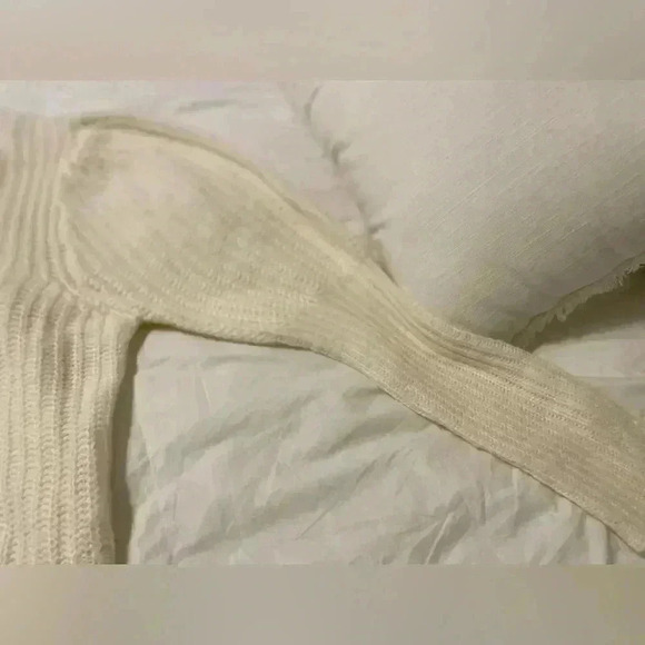 NWOT NASTY GAL cream cropped puff shoulder sweater woman’s size M NEW classic - Picture 3 of 10